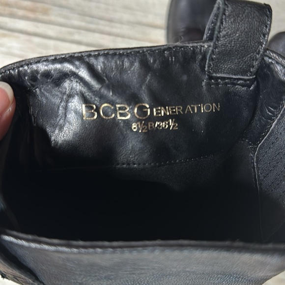 BCBG GENERATION Leather Pull On Boots 6.5 - Picture 4 of 5